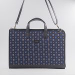 Borsa porta documenti blu in seta con stampa geometrica