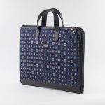 Borsa porta documenti blu in seta con stampa geometrica
