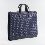 Borsa porta documenti blu in seta con stampa geometrica