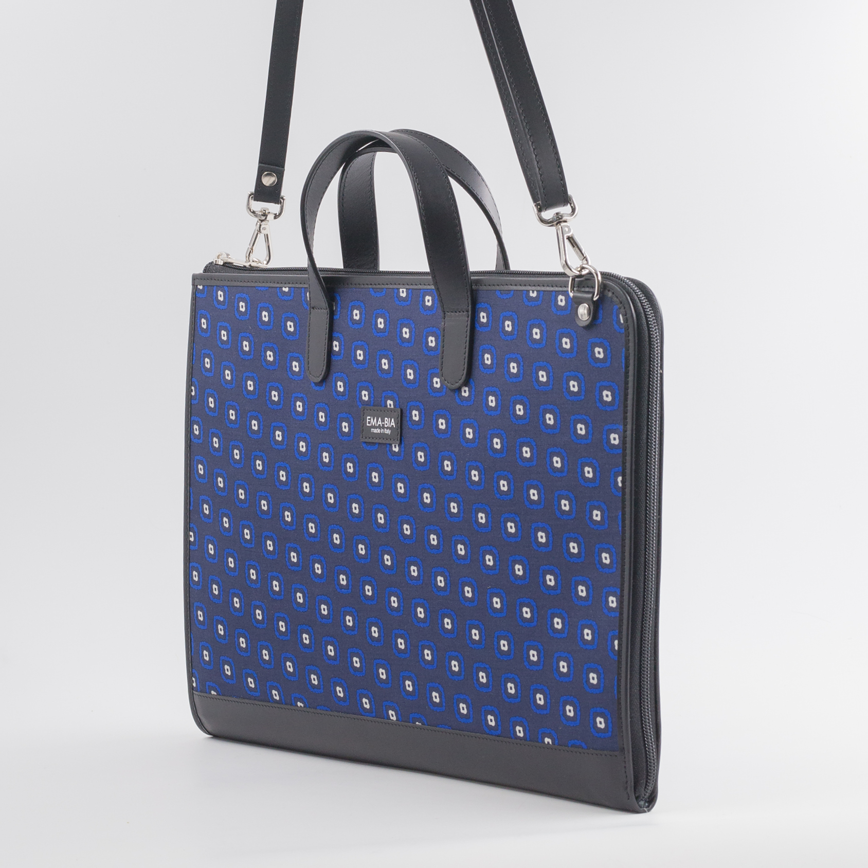 24-Stunden-Tasche aus blauer Seide mit geometrischem Druck 24-Stunden-Tasche aus blauer Seide mit geometrischem Druck