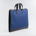 Borsa 24 ore blu in seta con stampa geometrica