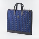 borsa in seta e pelle con stampa geometrica blu