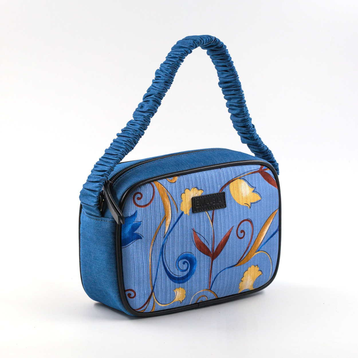 bag-in-silk-and-floral-jeans