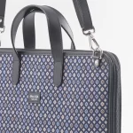 Borsa 24 ore blu in seta con stampa geometrica zoom