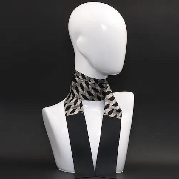 Foulard nero in seta nero con stampa grigia