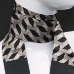Foulard nero in seta nero con stampa grigia