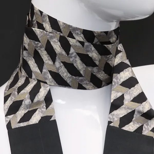 Foulard nero in seta nero con stampa grigia