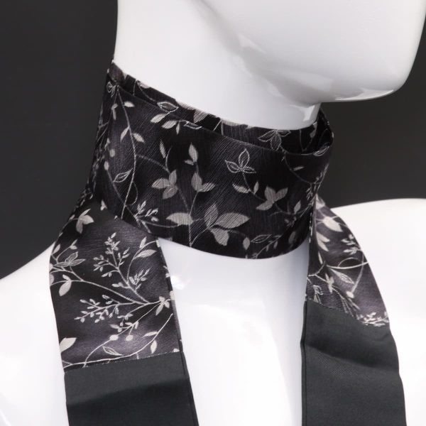Foulard in pura seta nero con stampa floreale