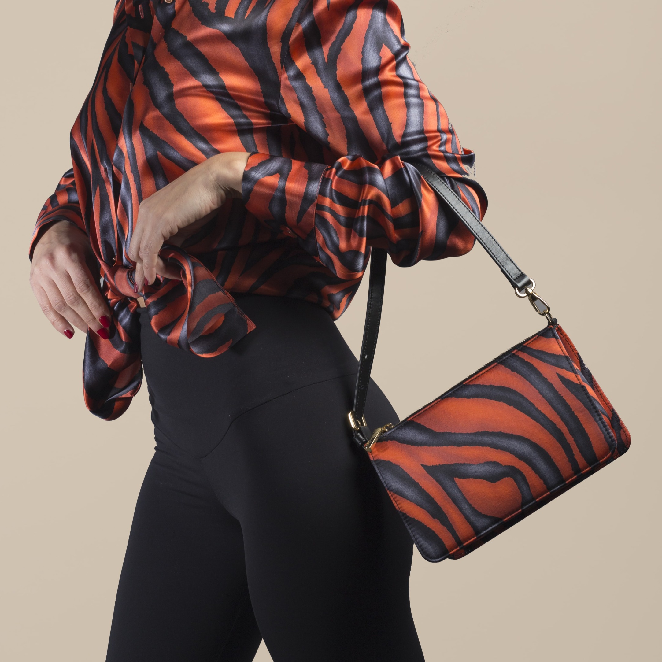 borsa in seta e pelle rossa e nera