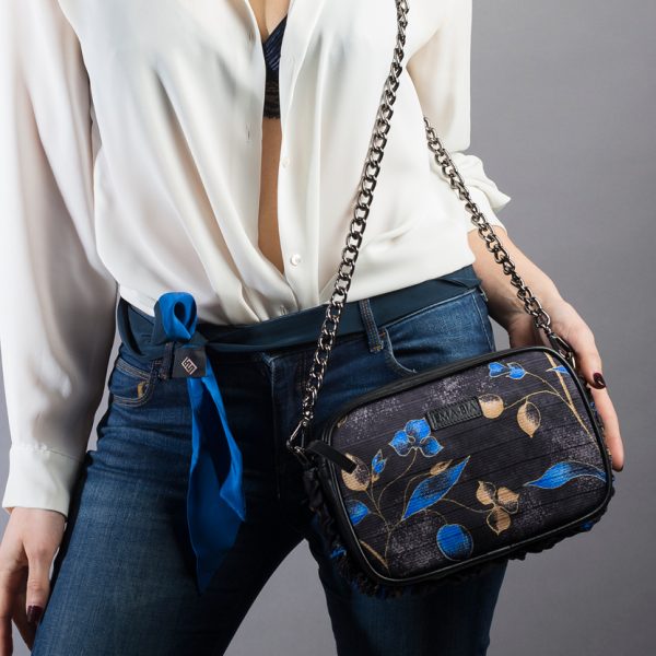 Borsa in pelle nera e seta floreale