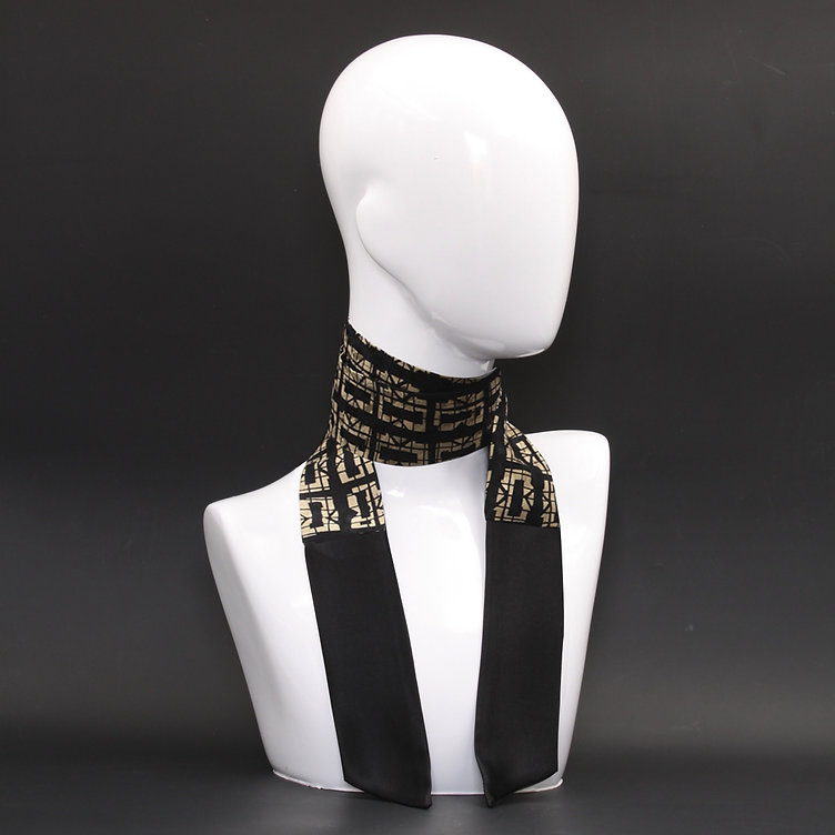 foulard-in-seta-con-stampa-geometrica