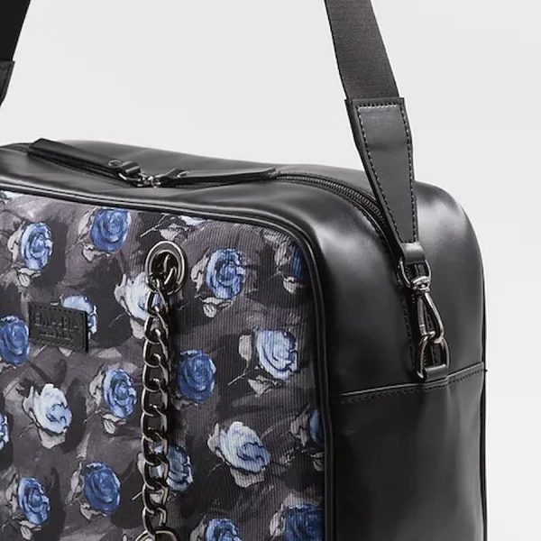 Handtasche in hellblau grau und schwarz aus Seide mit Blumendruck Details