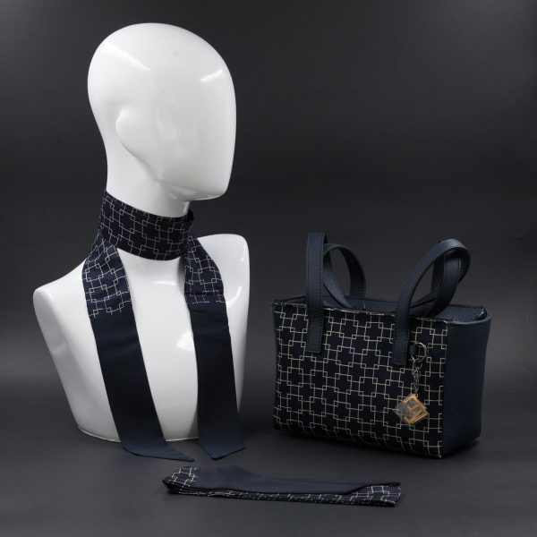 Borsa a spalla da donna con foulard blu