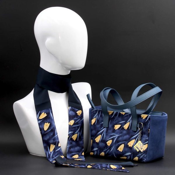 Borsa a spalla in camoscio blu e seta con tonalità blu e giallo