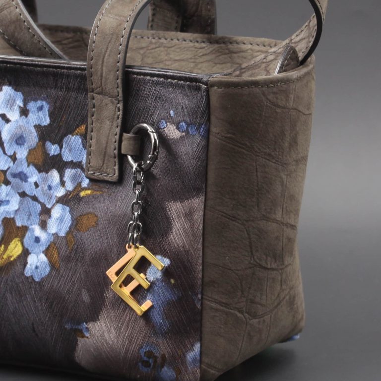 borsa a spalla in camoscio e seta grigio interno