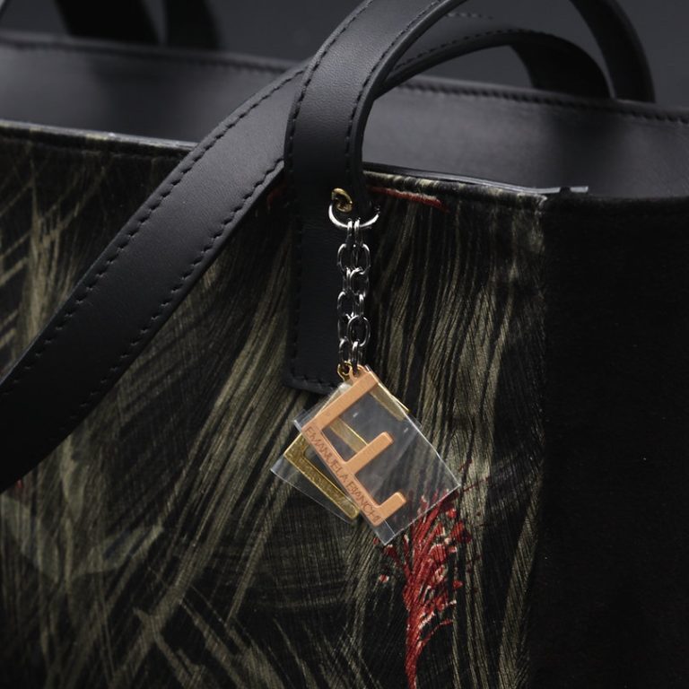 borsa-a-spalla-in-camoscio-nero-e-con-stampa-floreale-2