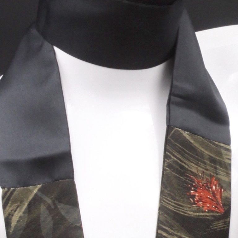 borsa-a-spalla-in-camoscio-nero-e-con-stampa-floreale-3