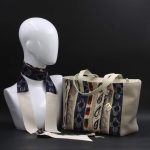 Borsa beige chiaro in camoscio da giorno