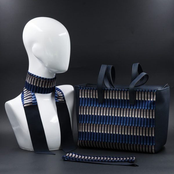Borsa da giorno blu con stampa geometrica