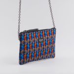 Borsa in seta blu e rossa con catenella