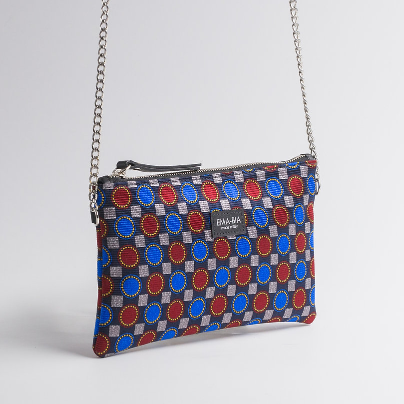 Borsa in seta con catena e stampa geometrica