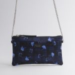 Tasche aus Seide mit blauem Blumendruck