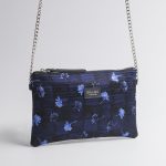 Tasche aus Seide mit blauem Blumendruck