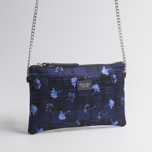 Tasche aus Seide mit blauem Blumendruck