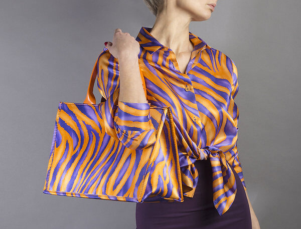 bag in silk and leather with orange pattern worn