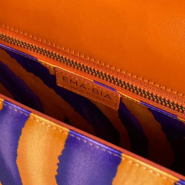 Seidentasche mit orangefarbenem und violettem Fantasiemuster -Silky-Star-innenseite