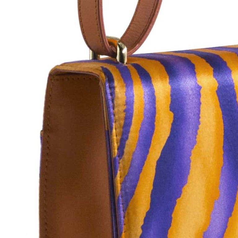 Seidentasche mit orangefarbenem und violettem Fantasiemuster -Silky-Star-detail