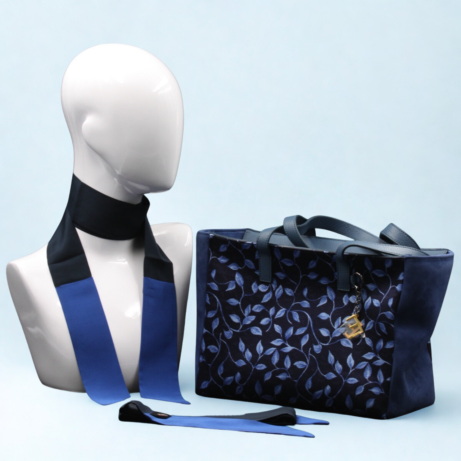 borsa-manici-pelle-stampa-fiori-azzurri-camoscio