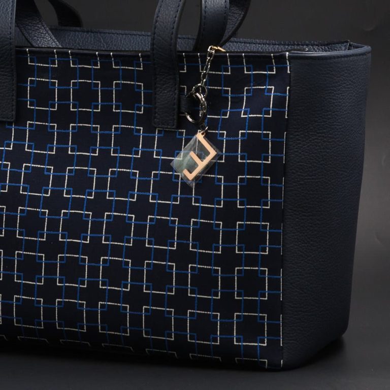 borsa-nera-da-giorno-con-stampa-geometrica-quadrati Borsa nera da giorno con stampa geometrica quadrati