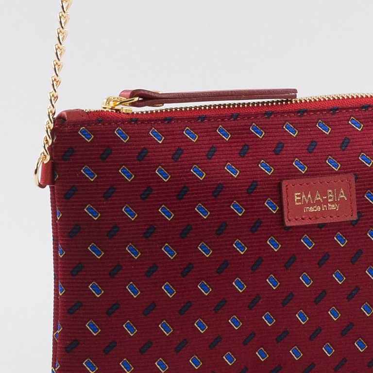 Handtasche-mit-Kette-e-print-geometrisch-ton-sur-ton-rot-4 Handtasche mit Kette und Ton-sur-Ton-Print in Rot