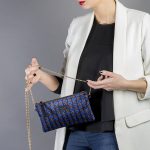 Borsetta in pelle con stampa geometrica