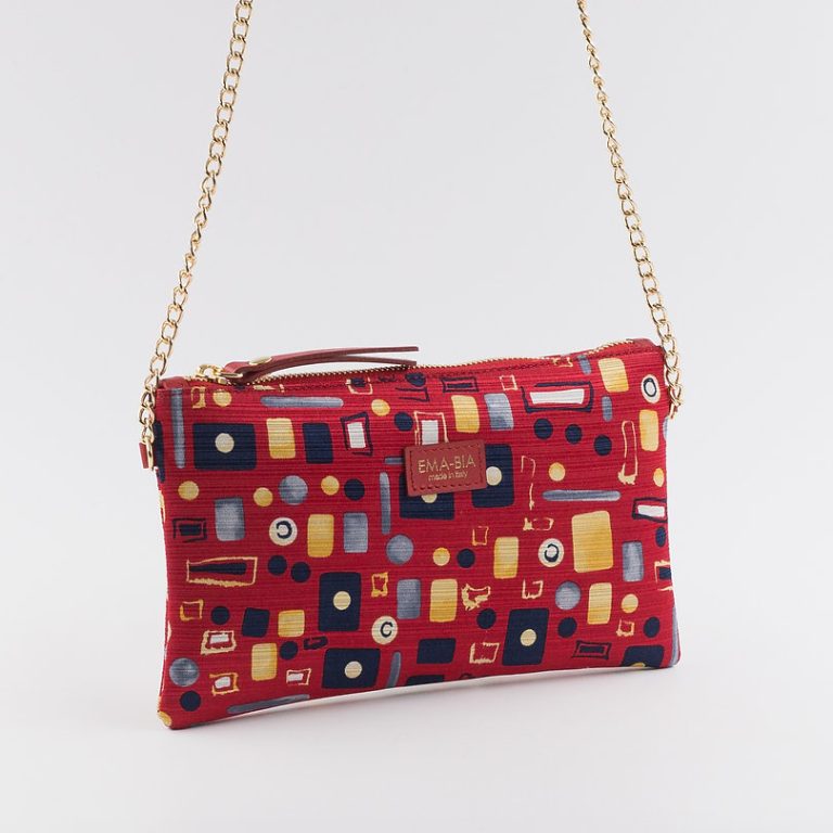 Handtasche-in-Seide-mit-Kette-und-Print-Fantasie-ton-sur-ton-rot-3 Seidentasche mit Kette und rotem ton-sur-ton gemustertem Print