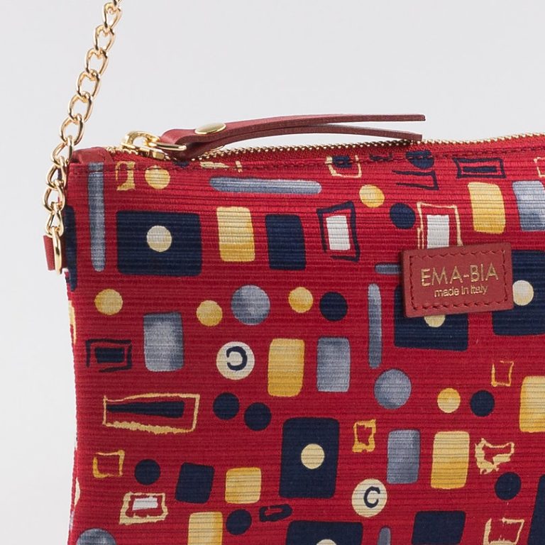 Handtasche-in-Seide-mit-Kette-und-Print-Fantasie-ton-sur-ton-rot-4 Seidentasche mit Kette und rotem ton-sur-ton gemustertem Print