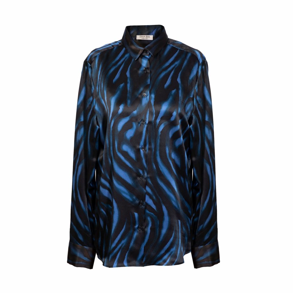 camicia in seta maculata nera e blu