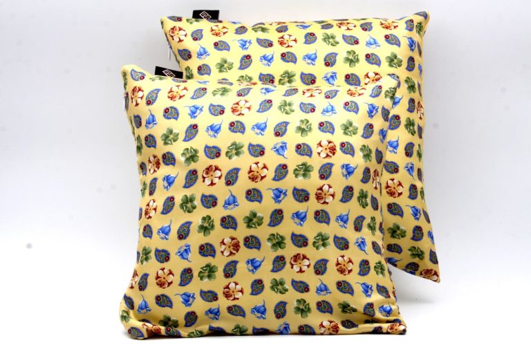 Cuscini quadrati arredo con stampa floreale giallo Cuscini quadrati arredo con stampa floreale giallo