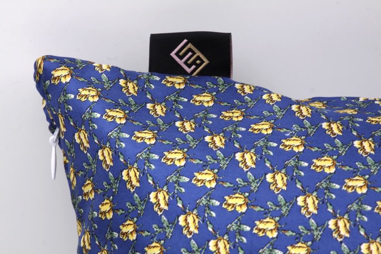 cushions-squared-furniture-blue-cobalt cushions