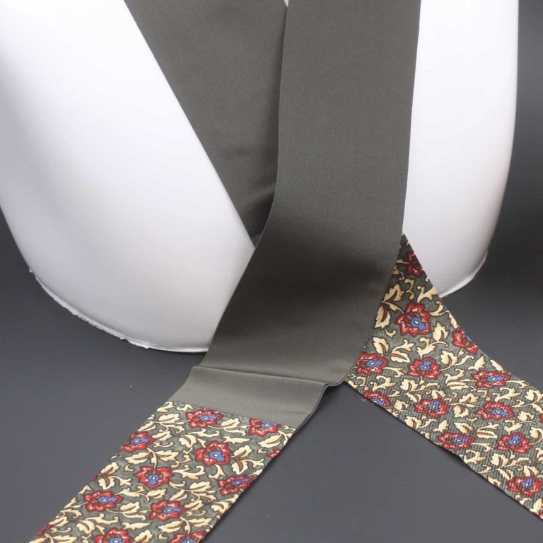 foulard-floreale-grigio Foulard floreale grigio