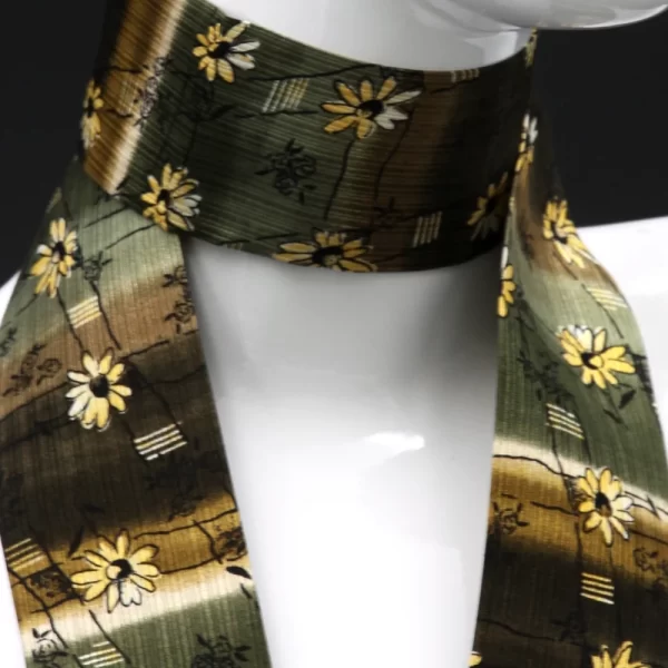 foulard-in-pure-silk-black-with-green-print