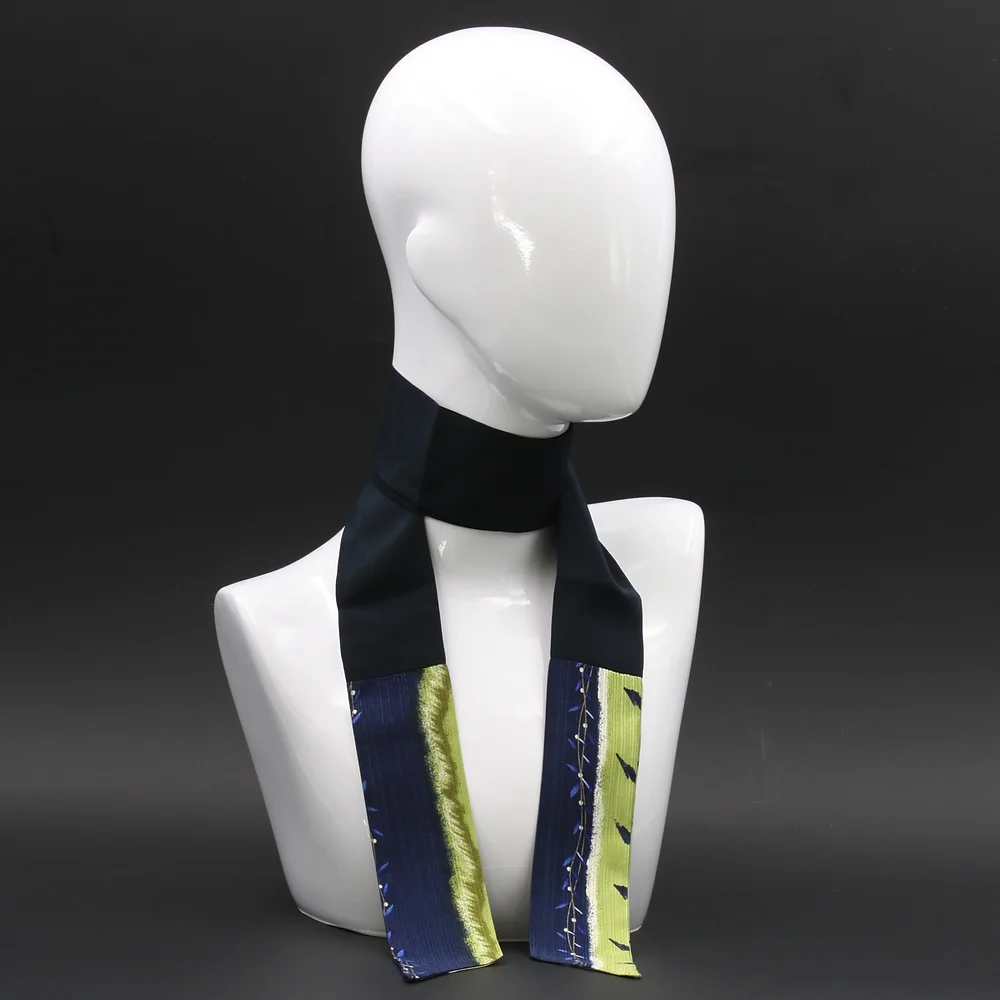 foulard-in-seta-blu-con-stampa-geometrica-verde foulard-in-seta-blu-con-stampa-geometrica-verde