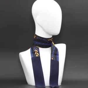 Foulard in seta blu stampato floreale