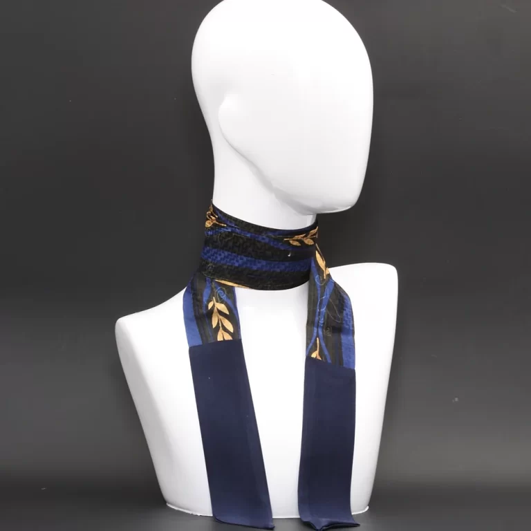 foulard-in-seta-blu-stampato-floreale Foulard in seta blu stampato floreale