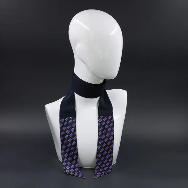 foulard-in-seta-nero-con-stampa-blu-elettrico