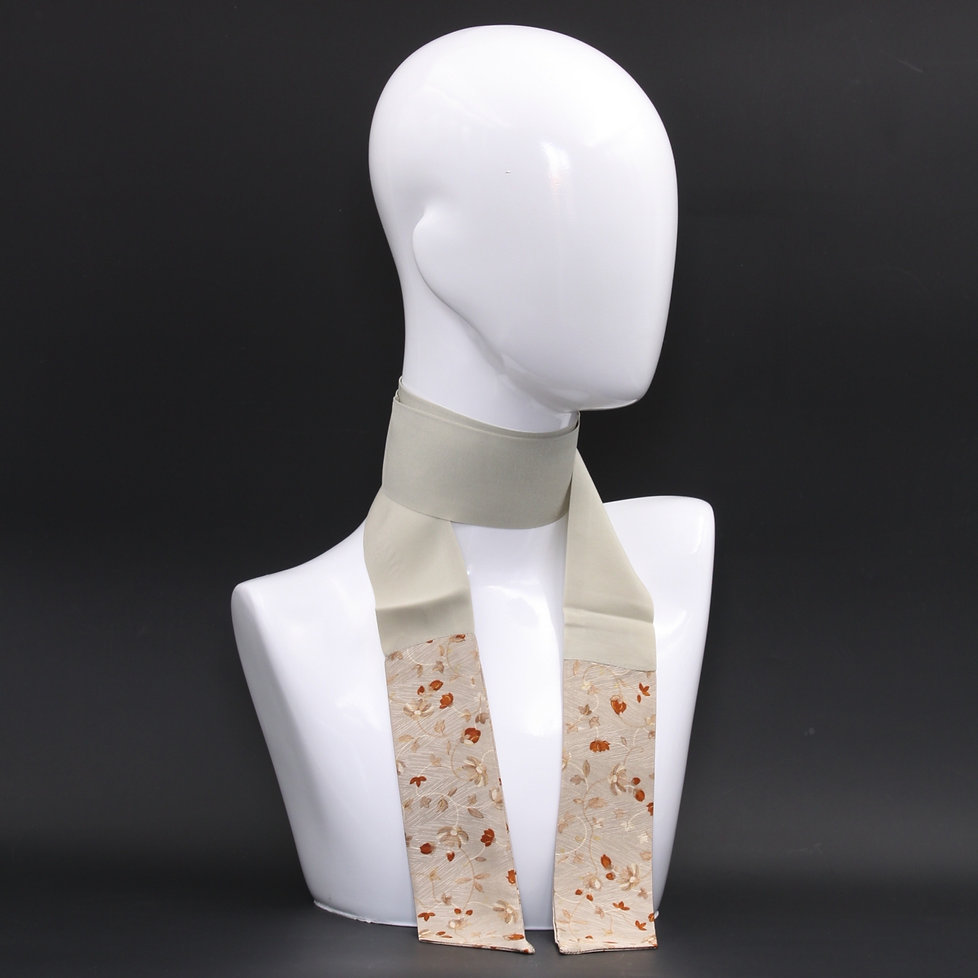 foulard-piccolo-beige-in-pura-seta Foulard piccolo beige in pura seta