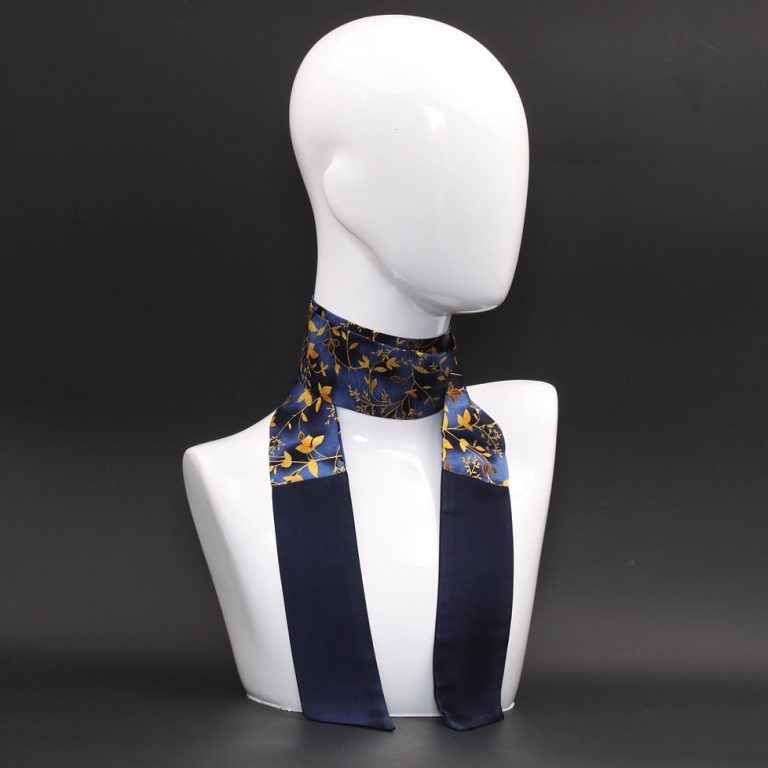 foulard-piccolo-blu-in-pura-seta Foulard piccolo beige in pura seta