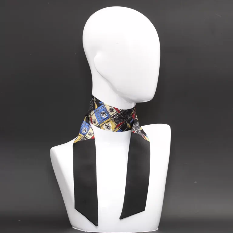 foulard-seta-nero-stampa-geometrica-multicolore Foulard seta nero stampa geometrica multicolore