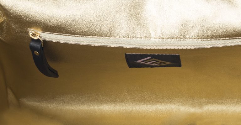 mini borsa in pelle nera e seta con stampa